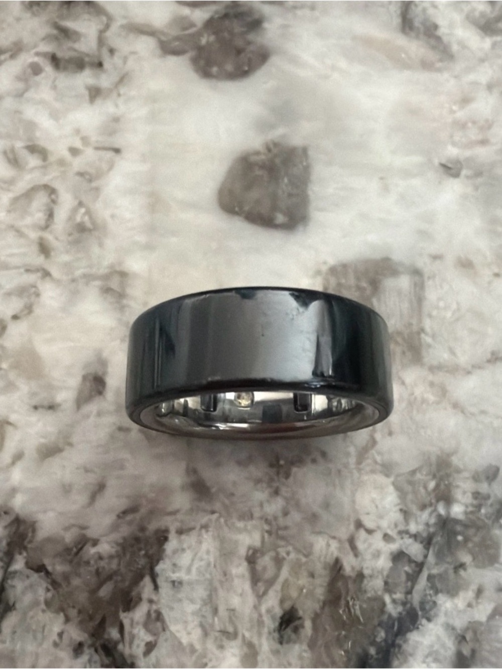 Gen 4 Oura Ring Stealth Black with Charger Sz 7 Unisex works perfectly 9 covers
